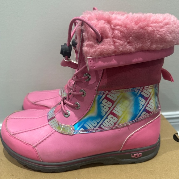 *Lightly worn, last season* Ugg Monochromatic Girls Boots - Picture 3 of 10